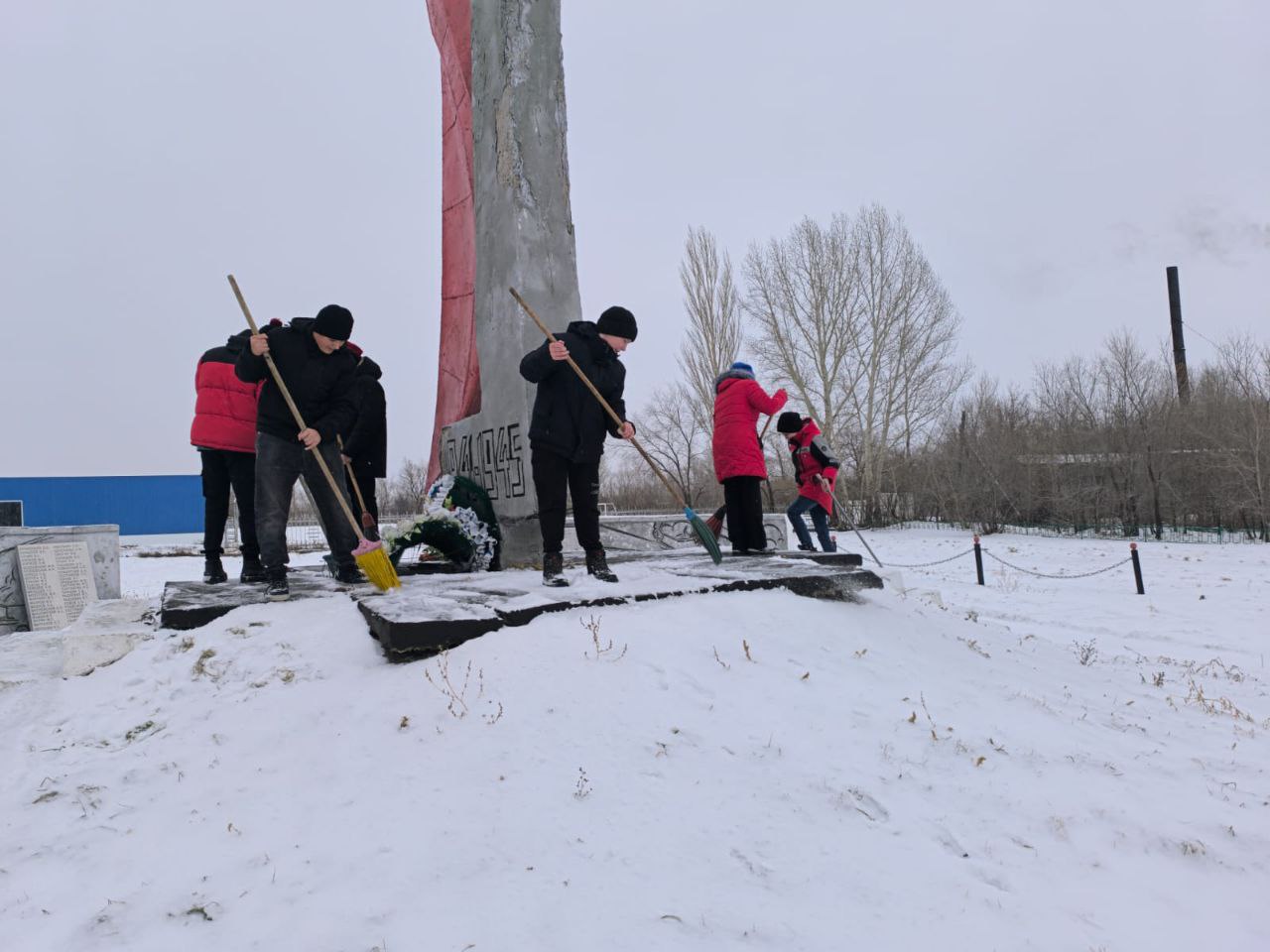 photo 5309780021675232165 y