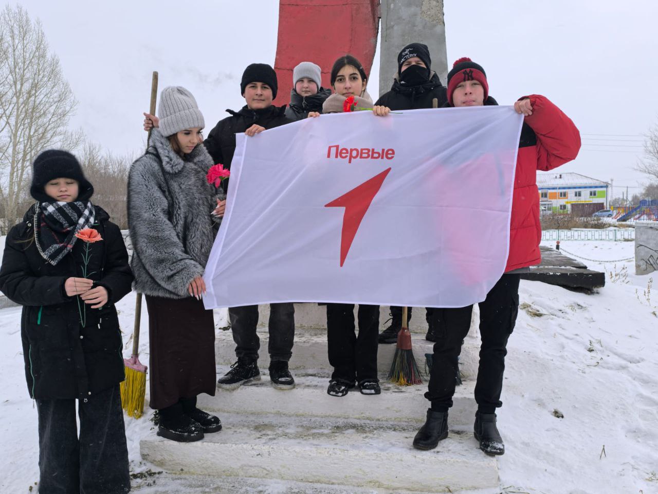 photo 5309780021675232167 y