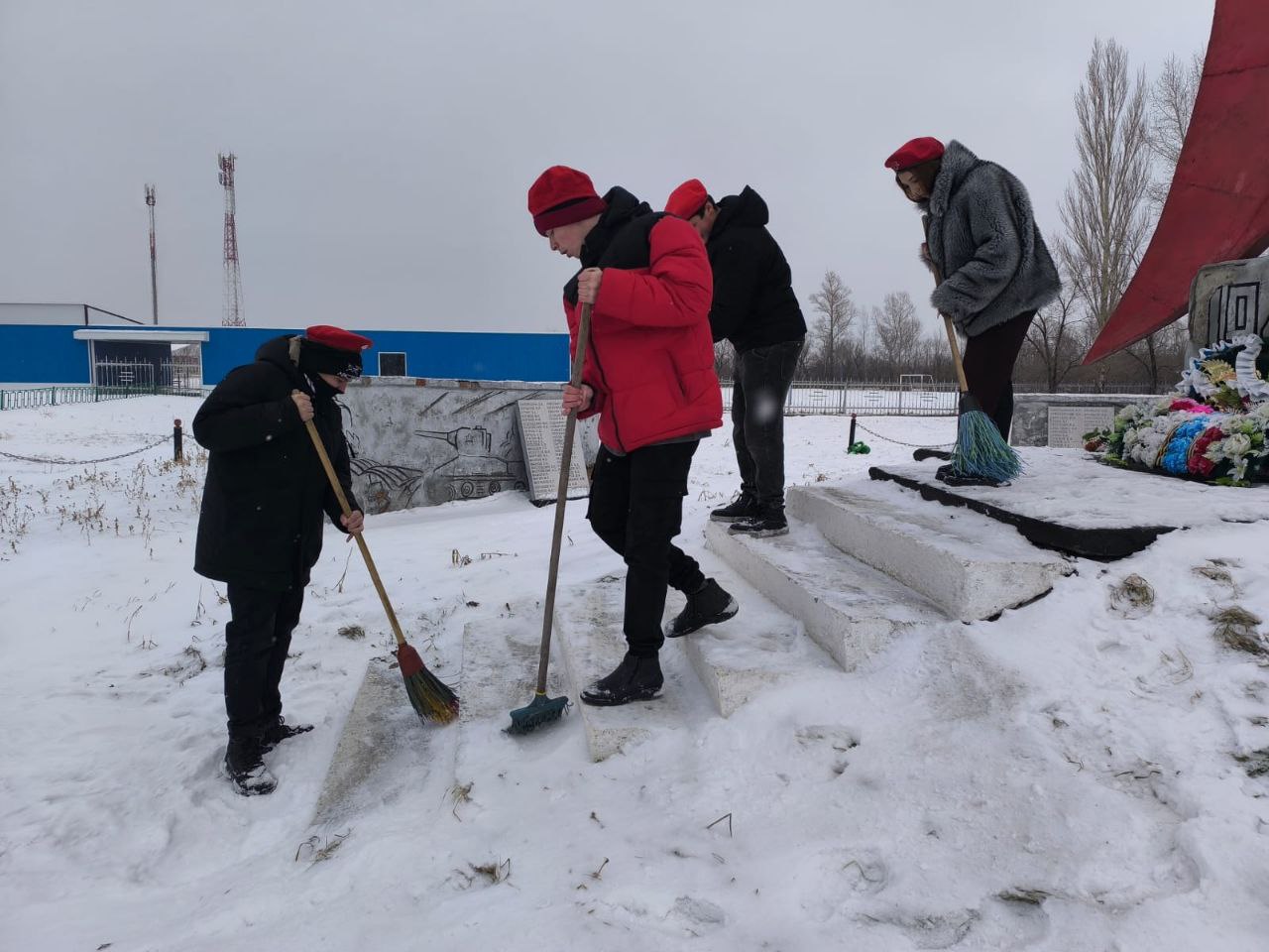 photo 5309780021675232168 y