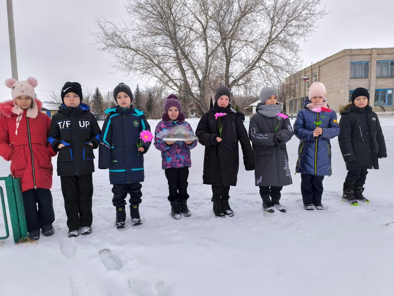 photo 5309780021675232169 y